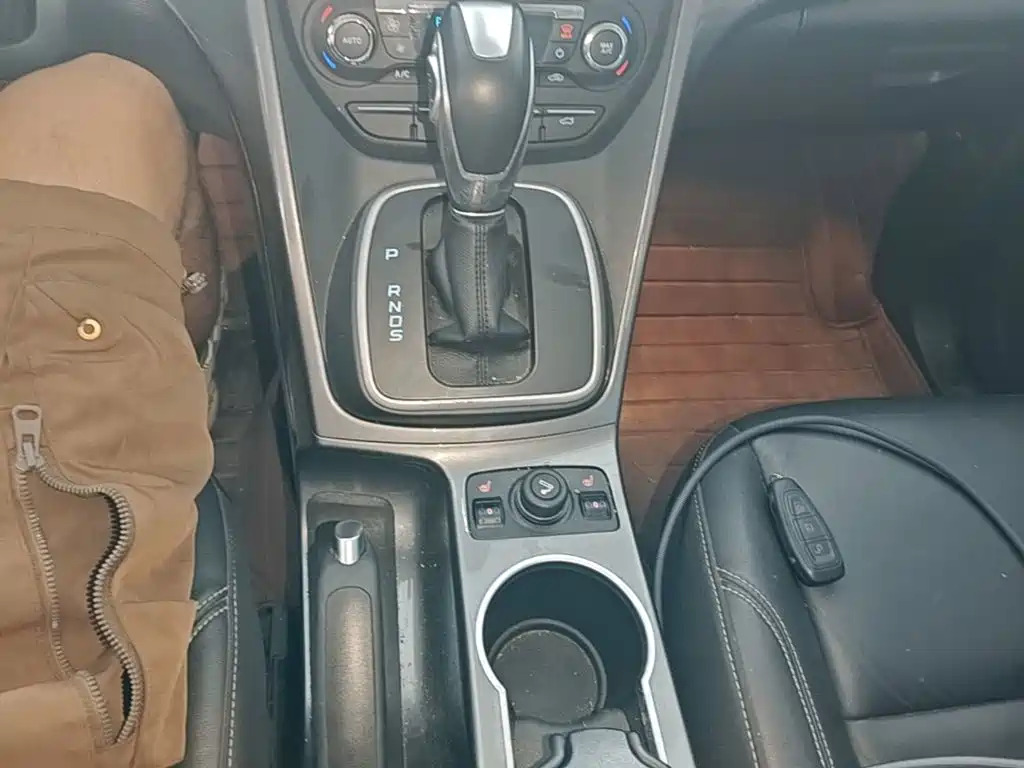 Ford Kuga 2015 — фото 14