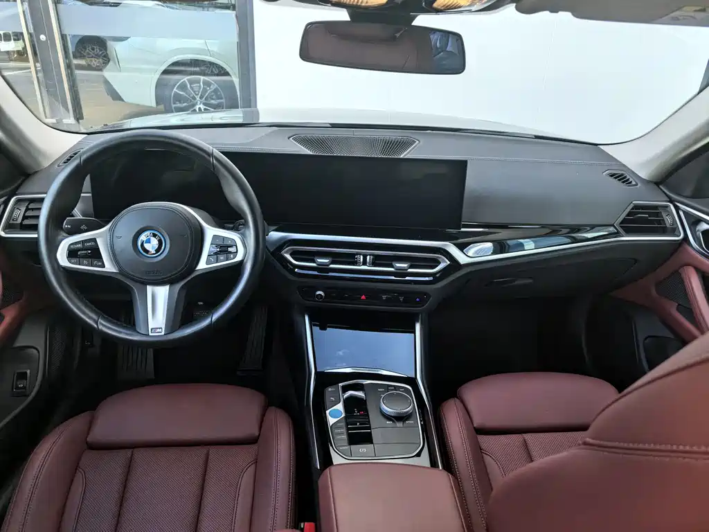 BMW i4 2025 — фото 8