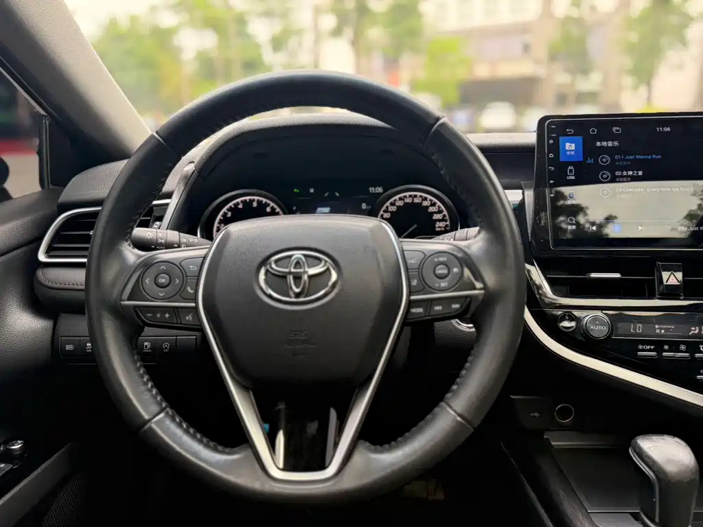 Toyota Camry 2022 — фото 10