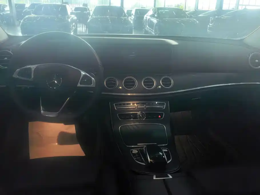 Mercedes-Benz E-Class 2018 — фото 12