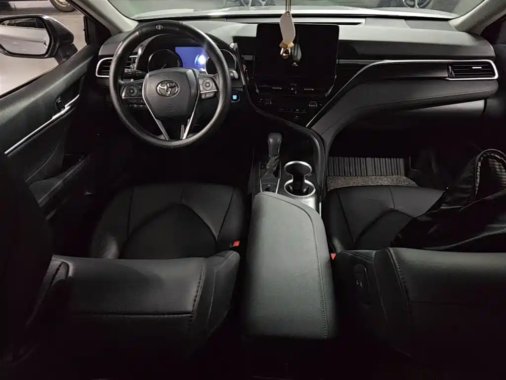 Toyota Camry 2023 — фото 10