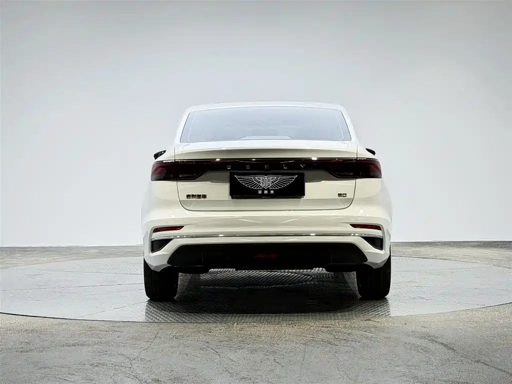 Geely Emgrand 2022 — фото 14