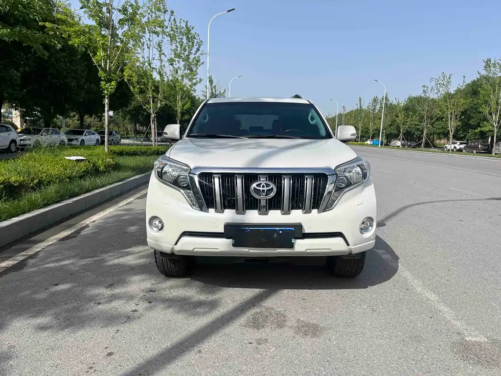 Toyota Prado 2017 — фото 2