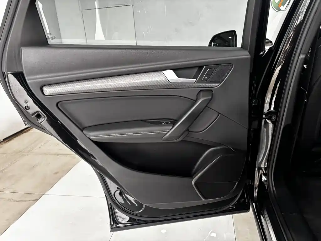 Audi Q5L 2023 — фото 21
