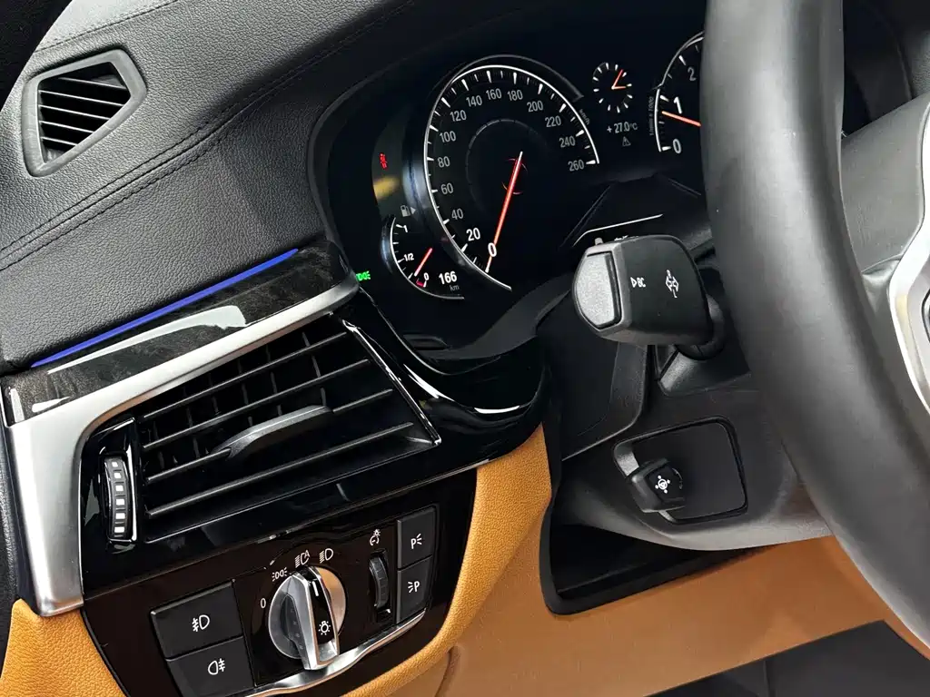 BMW 5 Series 2018 — фото 10
