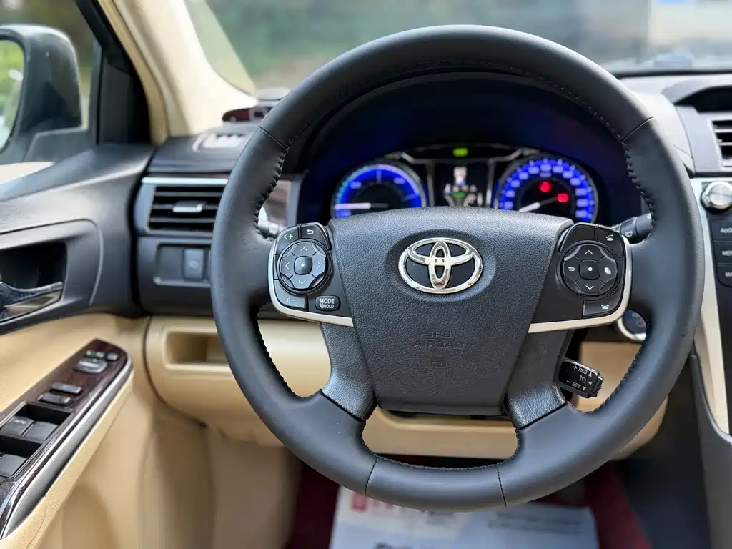 Toyota Camry 2016 — фото 15