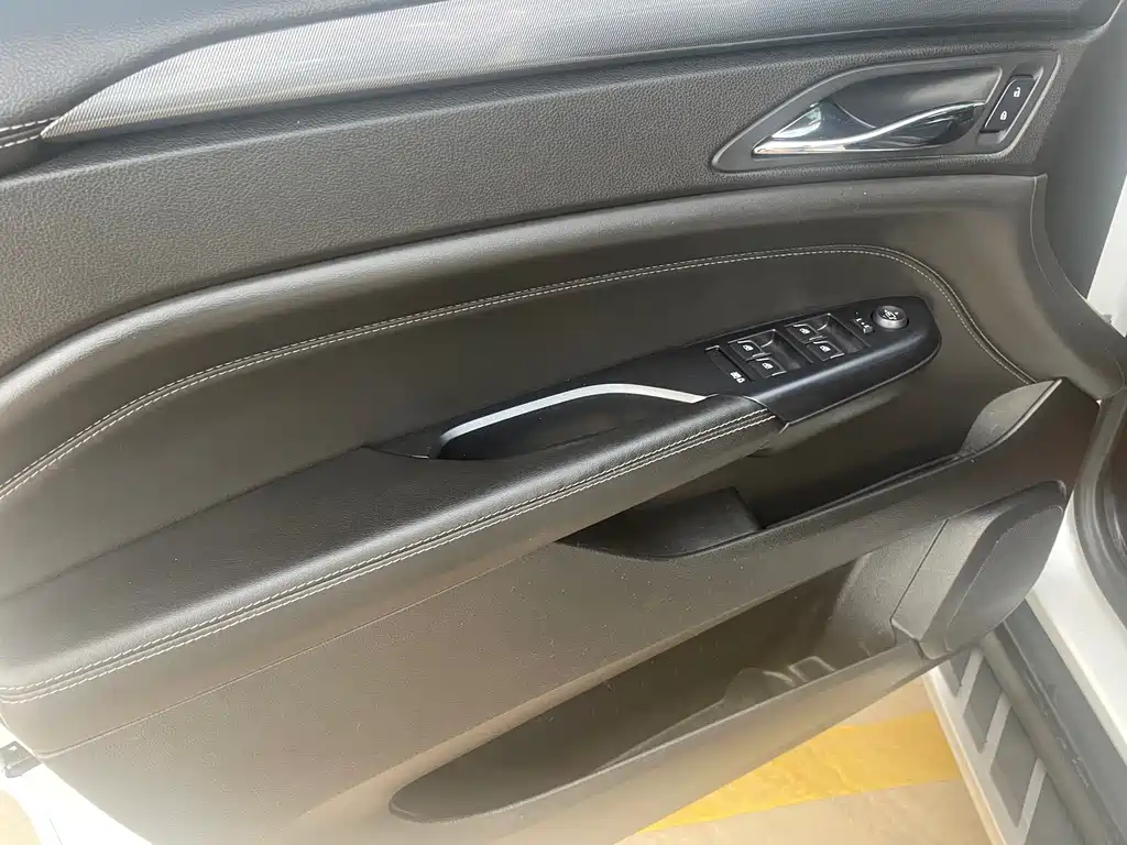 Cadillac SRX 2015 — фото 10