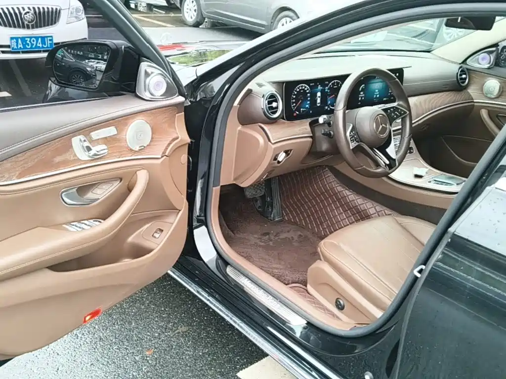 Mercedes-Benz E-Class 2023 — фото 16