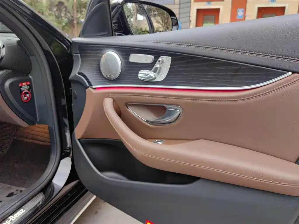 Mercedes-Benz E-Class 2022 — фото 13