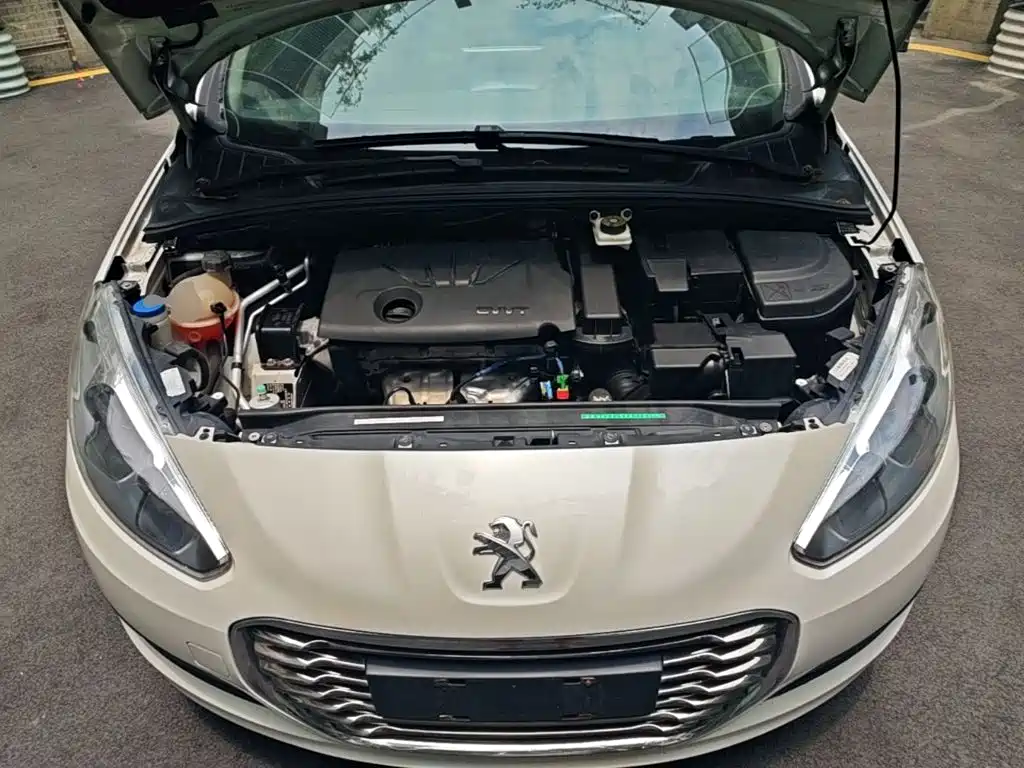 Peugeot 308 2015 — фото 20