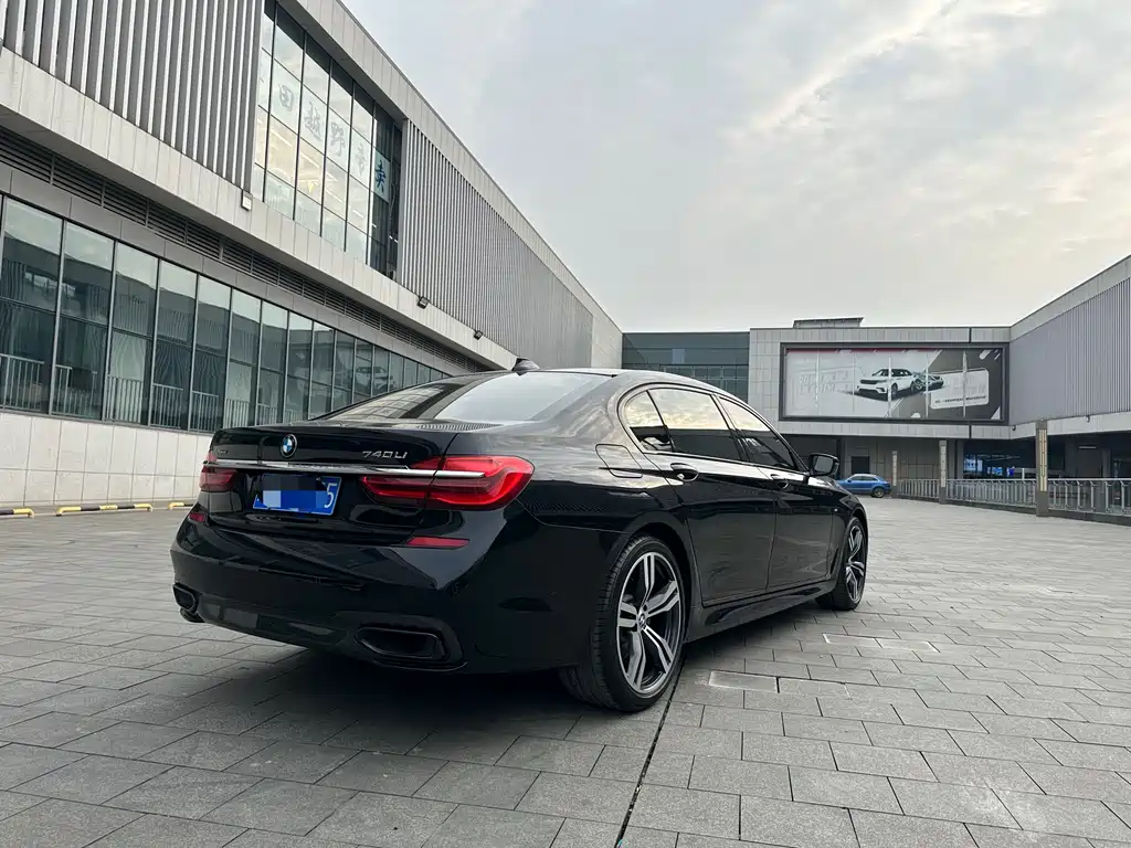 BMW 7 Series 2018 — фото 6