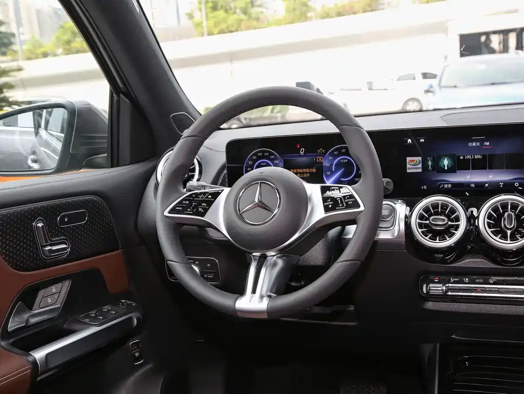 Mercedes-Benz EQB 2025 — фото 12
