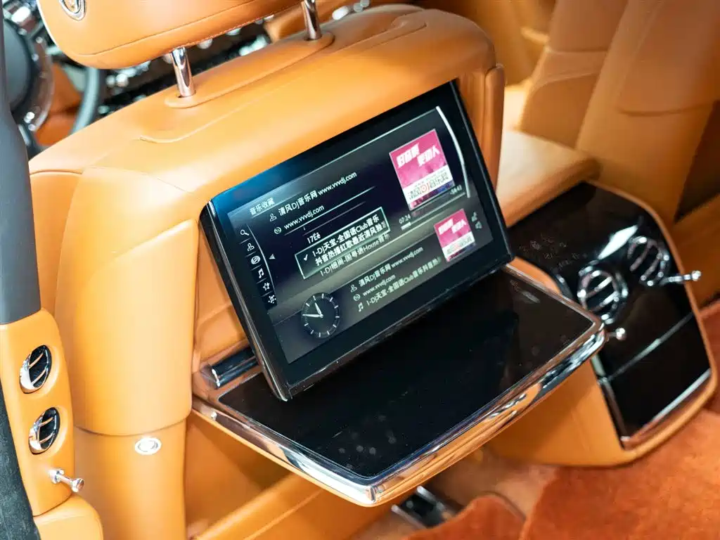Rolls-Royce Phantom 2020 — фото 14
