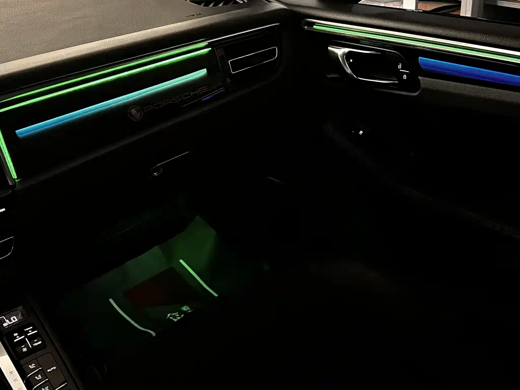 Porsche Macan 2020 — фото 35