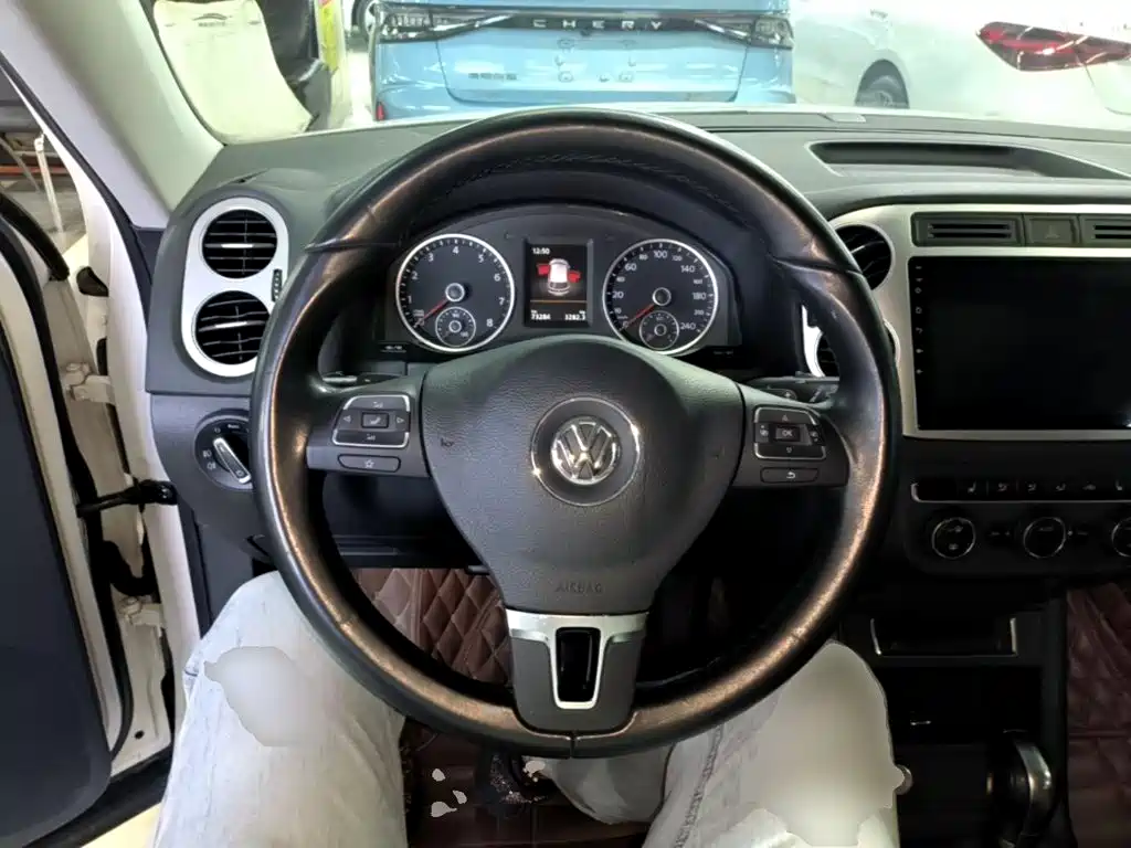 Volkswagen Tiguan 2015 — фото 11