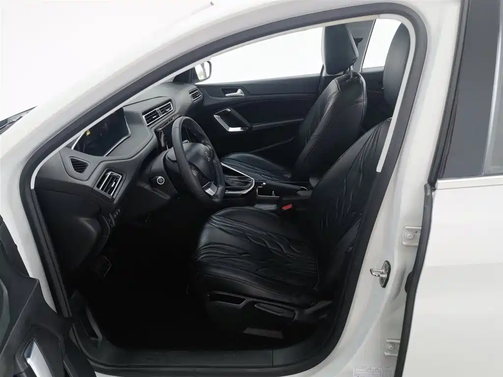 Peugeot 308 2017 — фото 10