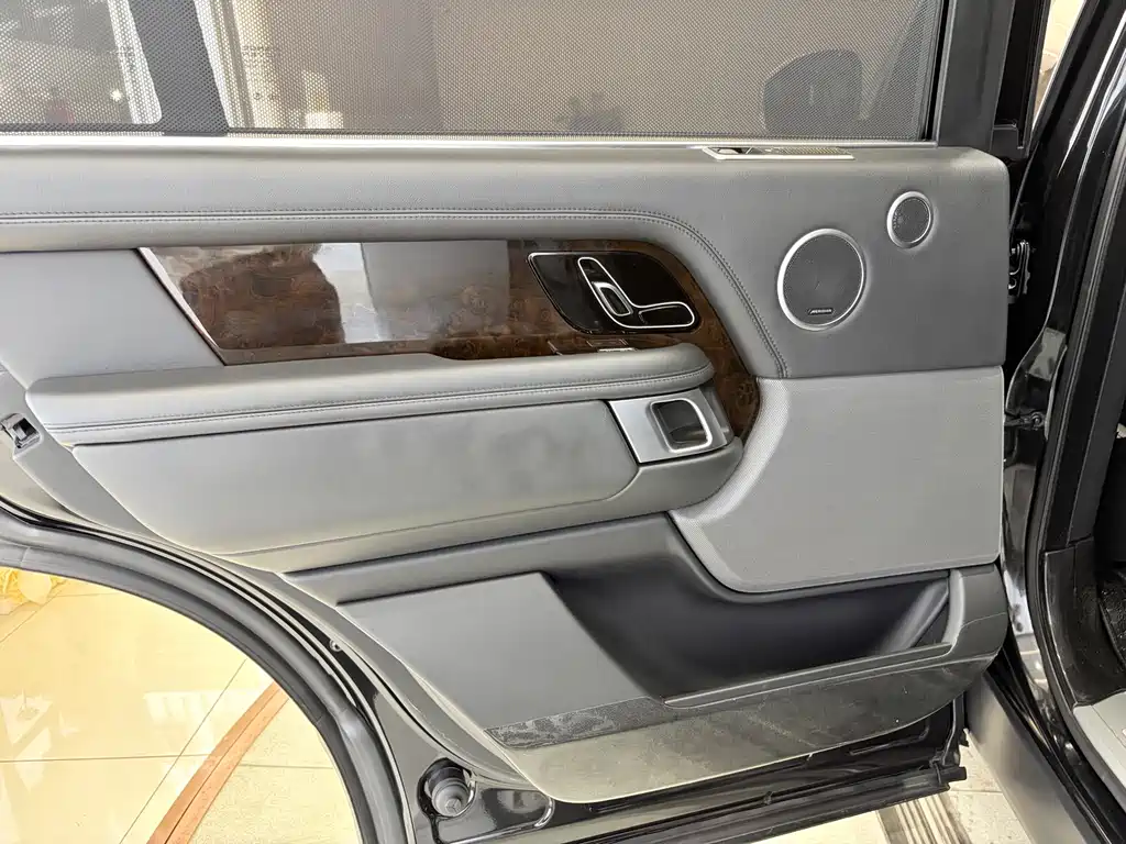 Land Rover Range Rover 2021 — фото 18