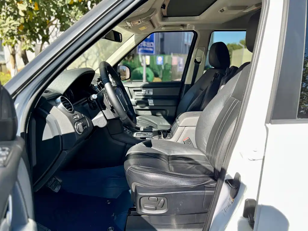 Land Rover Discovery 2017 — фото 12