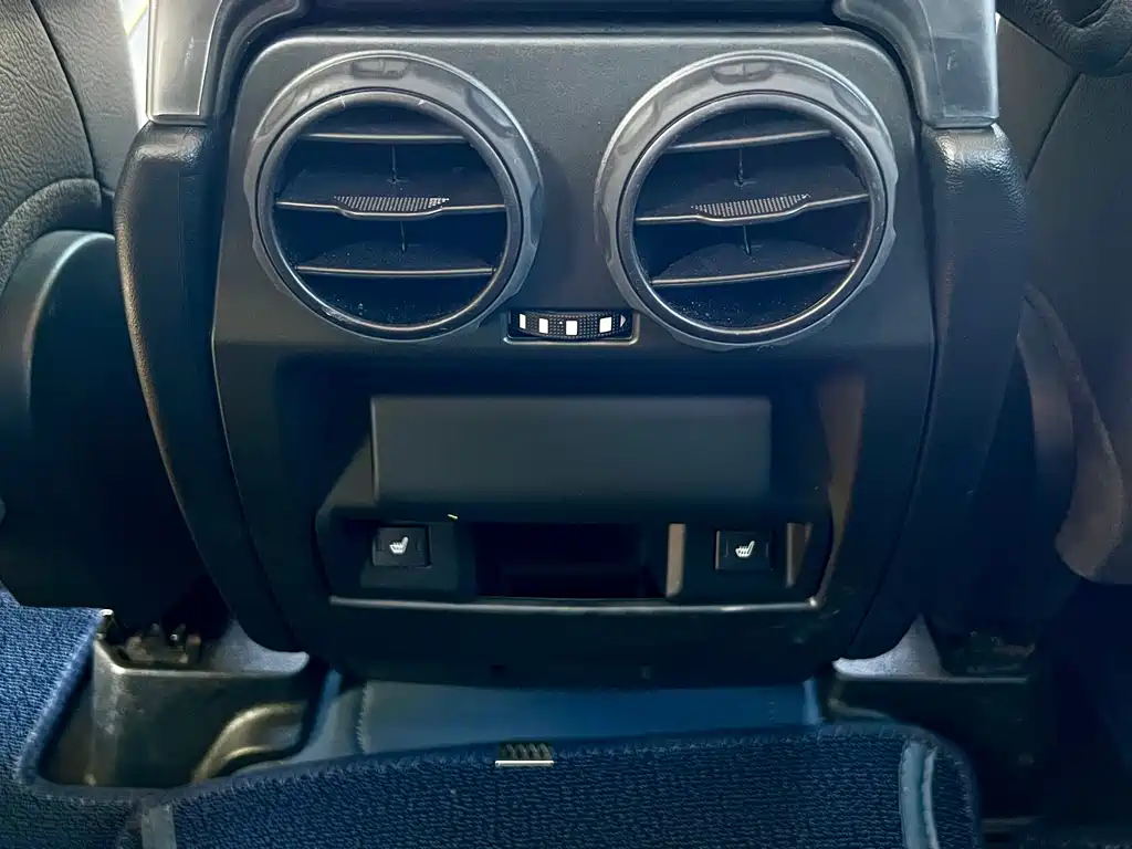 Land Rover Discovery 2017 — фото 25