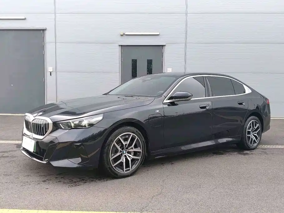 BMW i5 2025 — фото 1