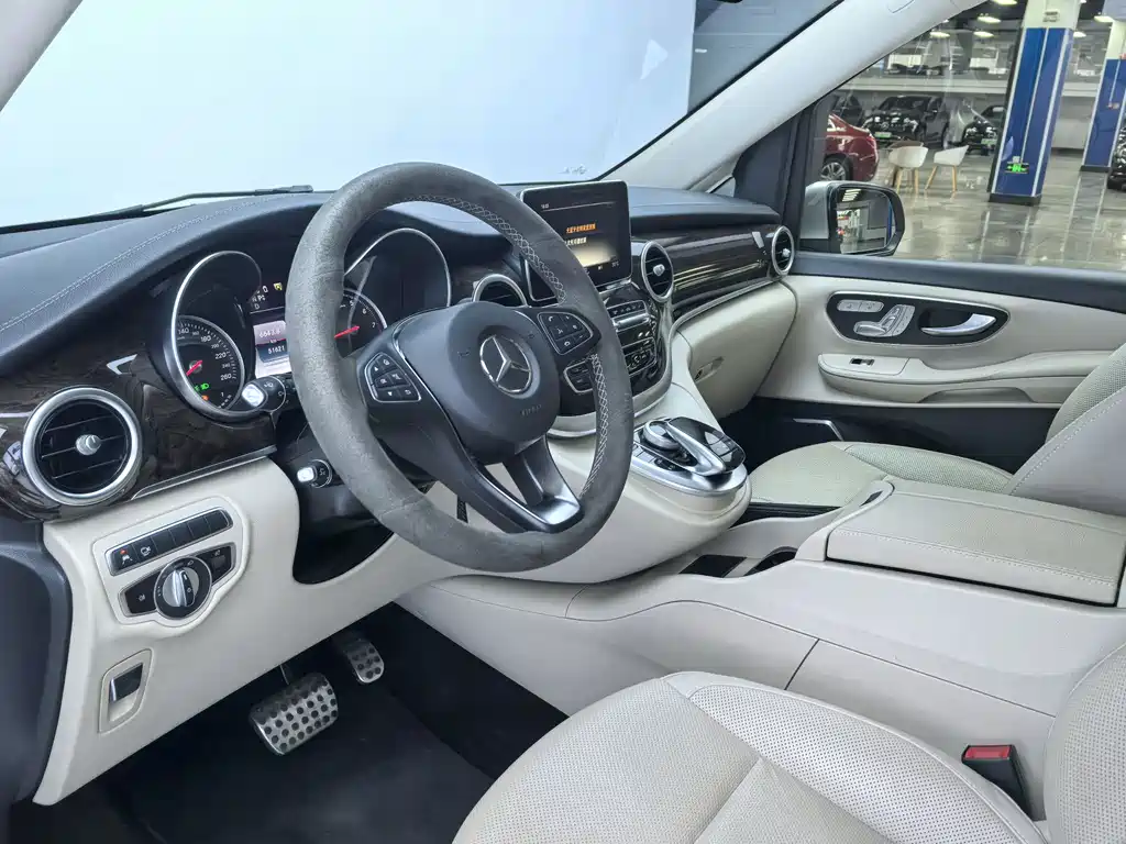 Mercedes-Benz V-Class 2020 — фото 12