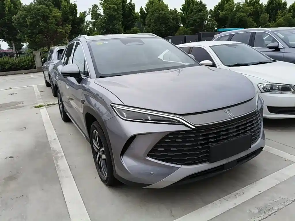 BYD L DM-i 2026 — фото 4