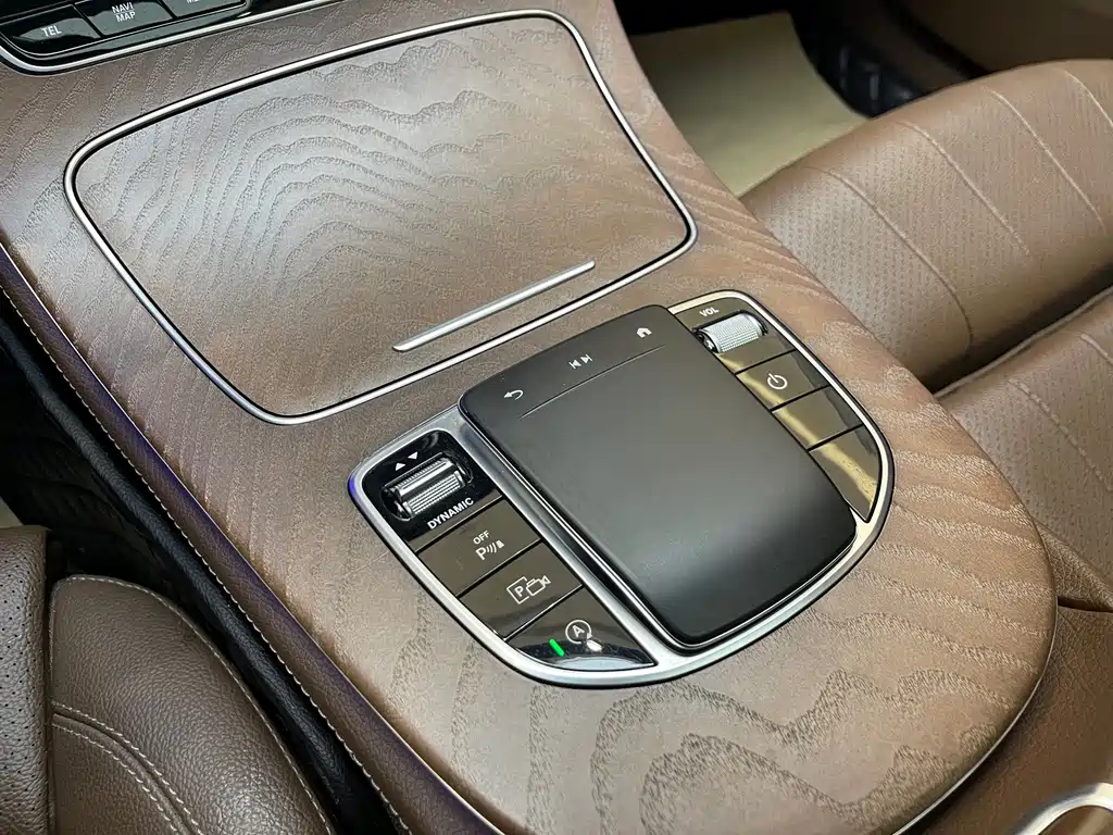 Mercedes-Benz E-Class 2022 — фото 15
