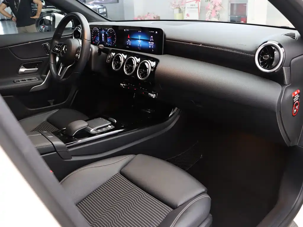 Mercedes-Benz A-Class 2020 — фото 15