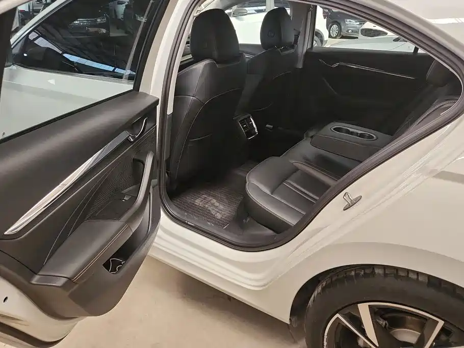 Skoda Octavia 2021 — фото 11