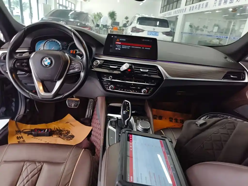 BMW 5 Series 2018 — фото 13