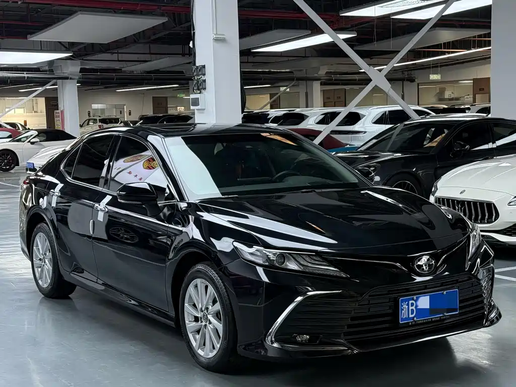 Toyota Camry 2023 — фото 3