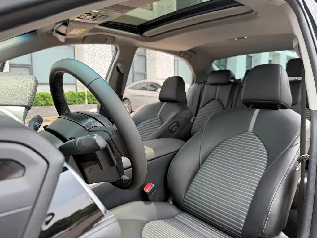 Toyota Camry 2022 — фото 10