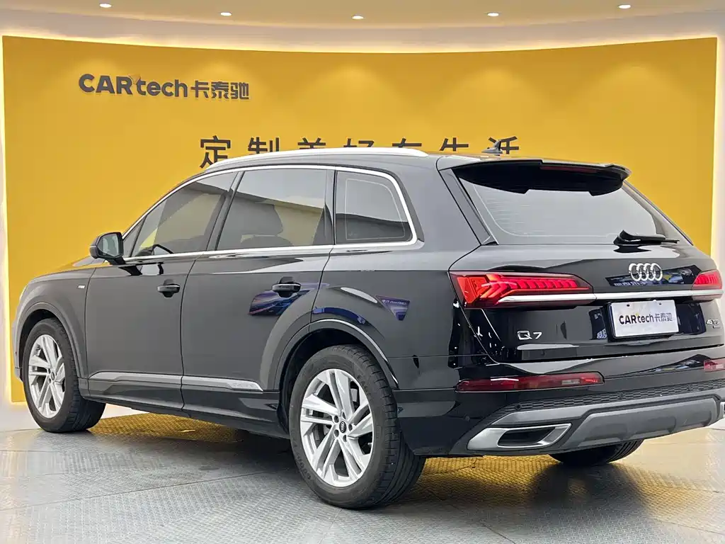 Audi Q7 2023 — фото 31