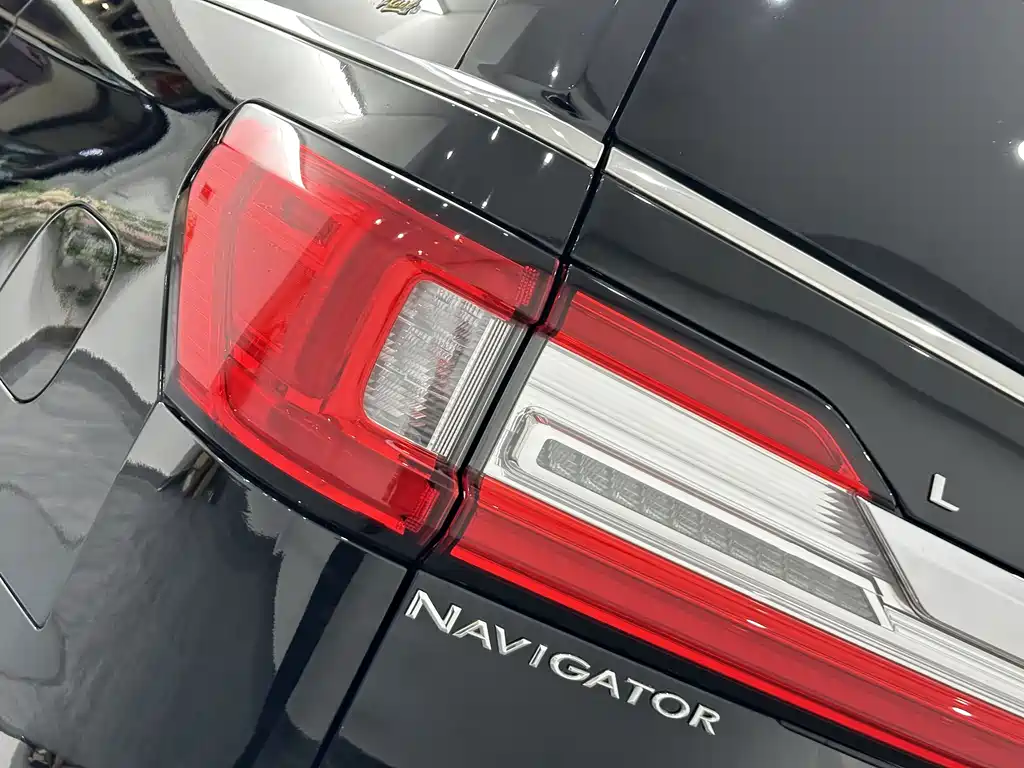 Lincoln Navigator 2019 — фото 21