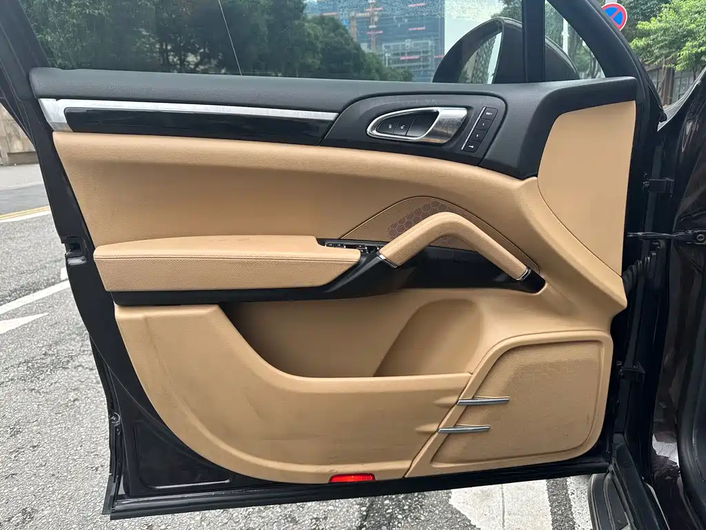 Porsche Cayenne 2016 — фото 18