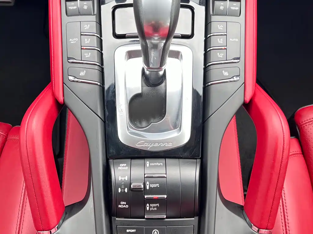 Porsche Cayenne 2017 — фото 13