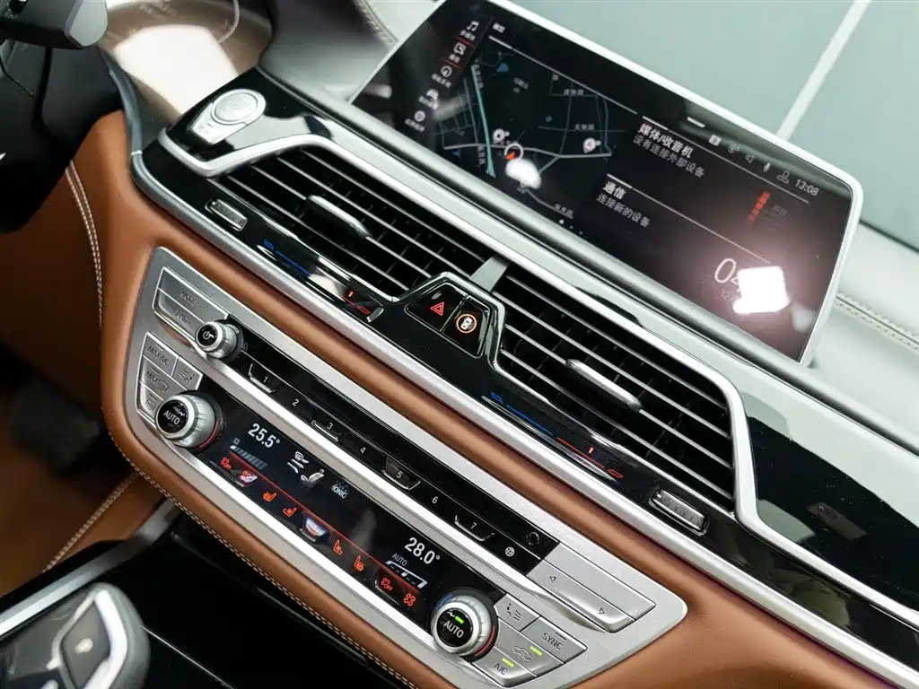 BMW 7 Series 2021 — фото 18