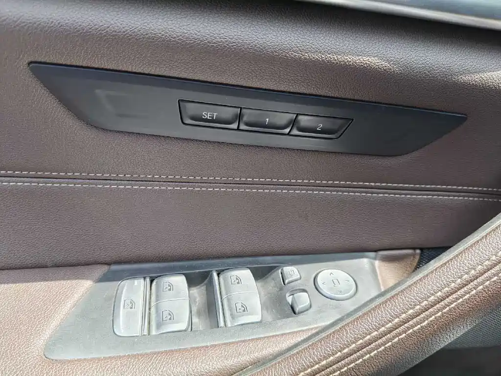BMW 5 Series 2019 — фото 18