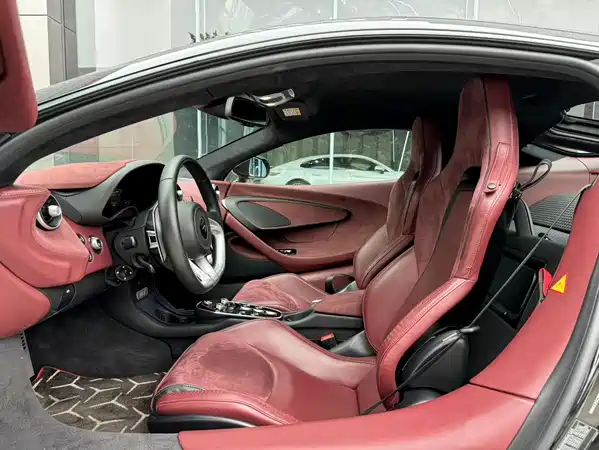 McLaren GT 2023