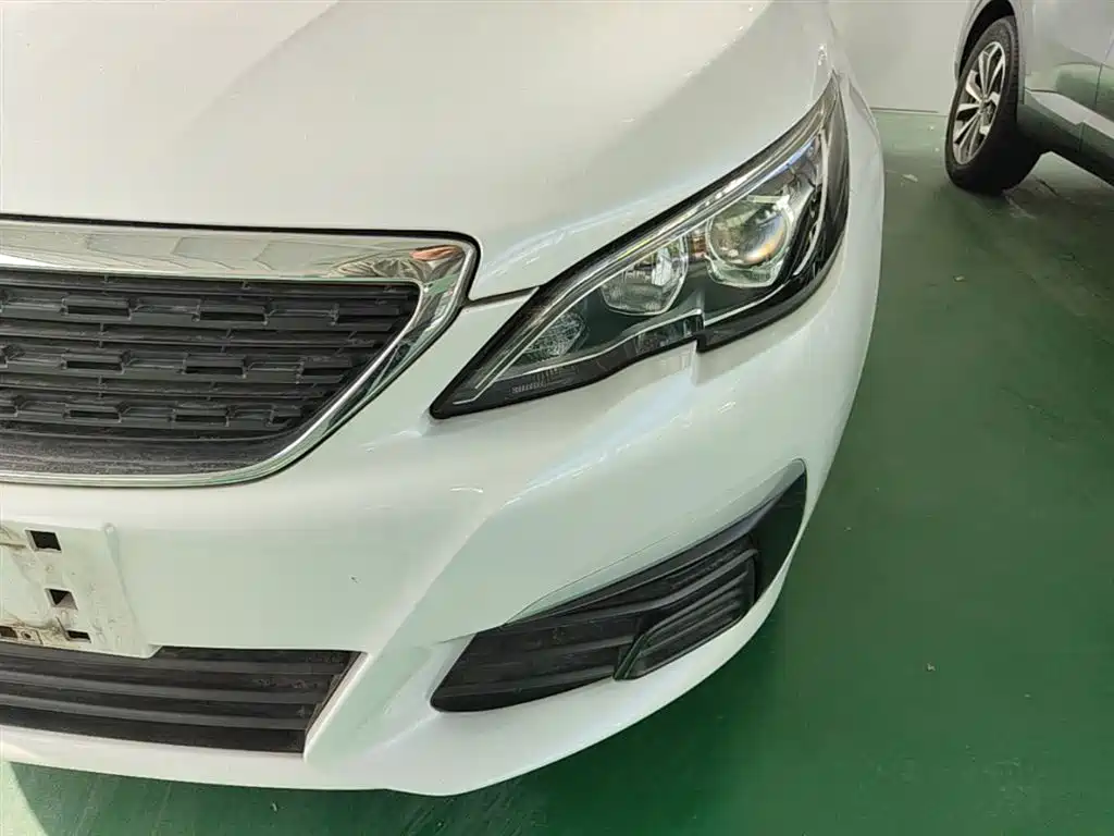 Peugeot 308 2018 — фото 24