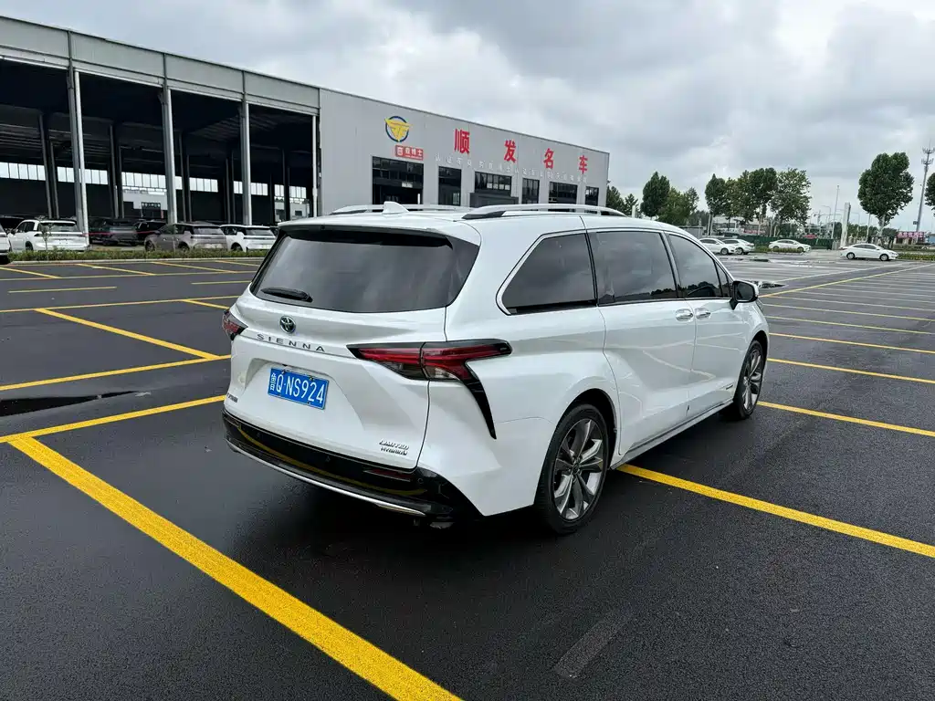 Toyota Sienna 2023