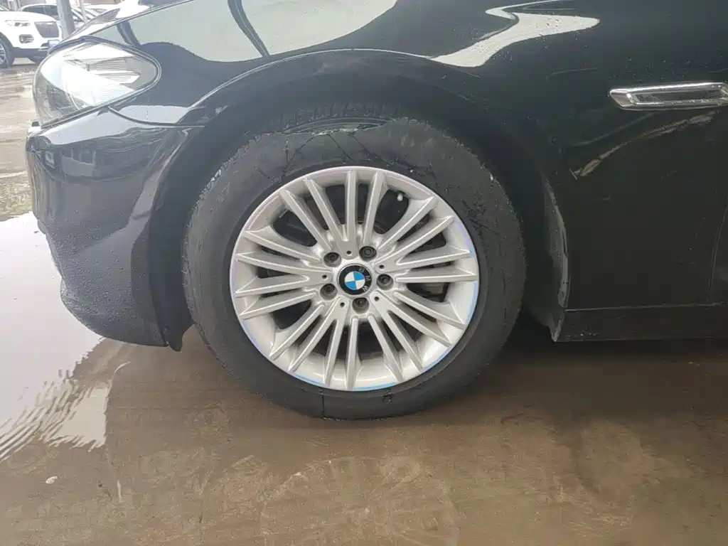 BMW 5 Series 2015 — фото 23