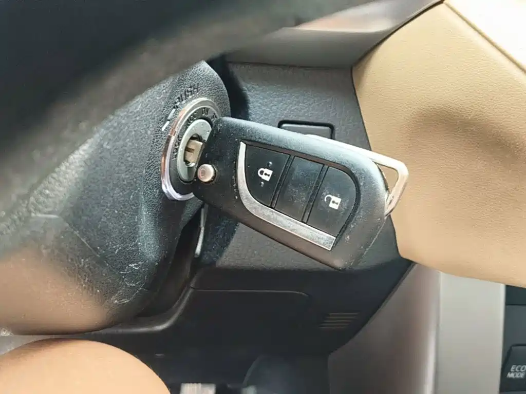 Toyota RAV4 2018 — фото 9