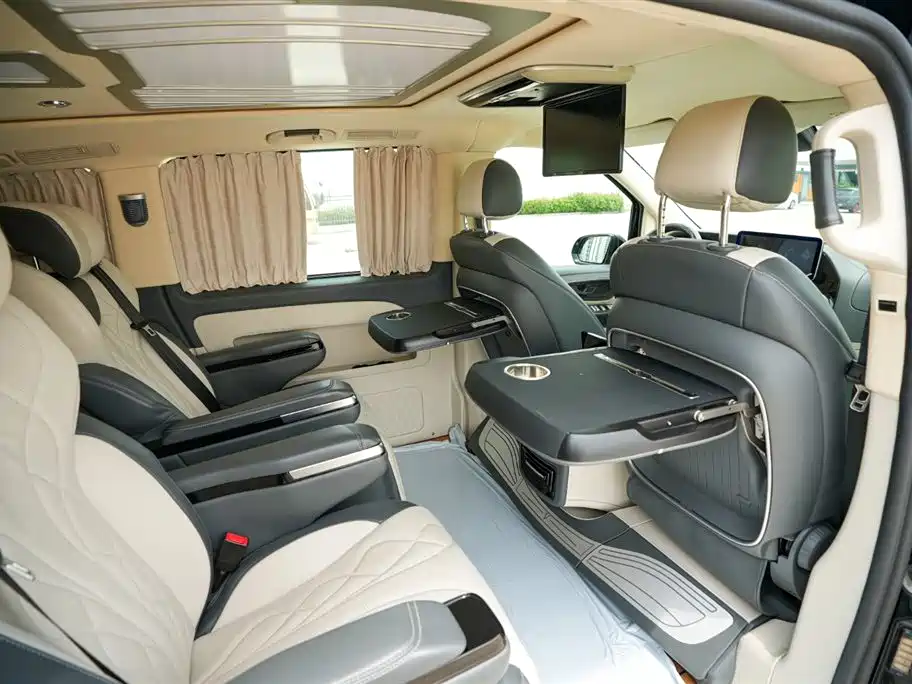 Mercedes-Benz V-Class 2022 — фото 11