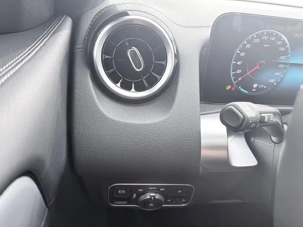 Mercedes-Benz GLB 2022 — фото 11