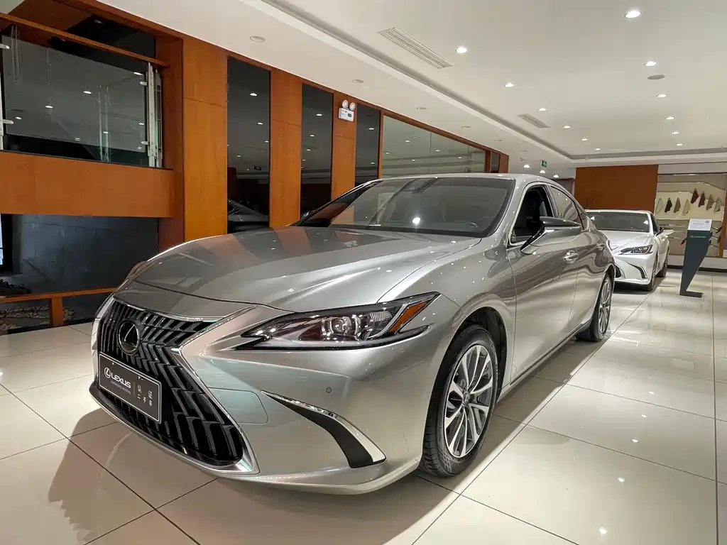Lexus ES 2022