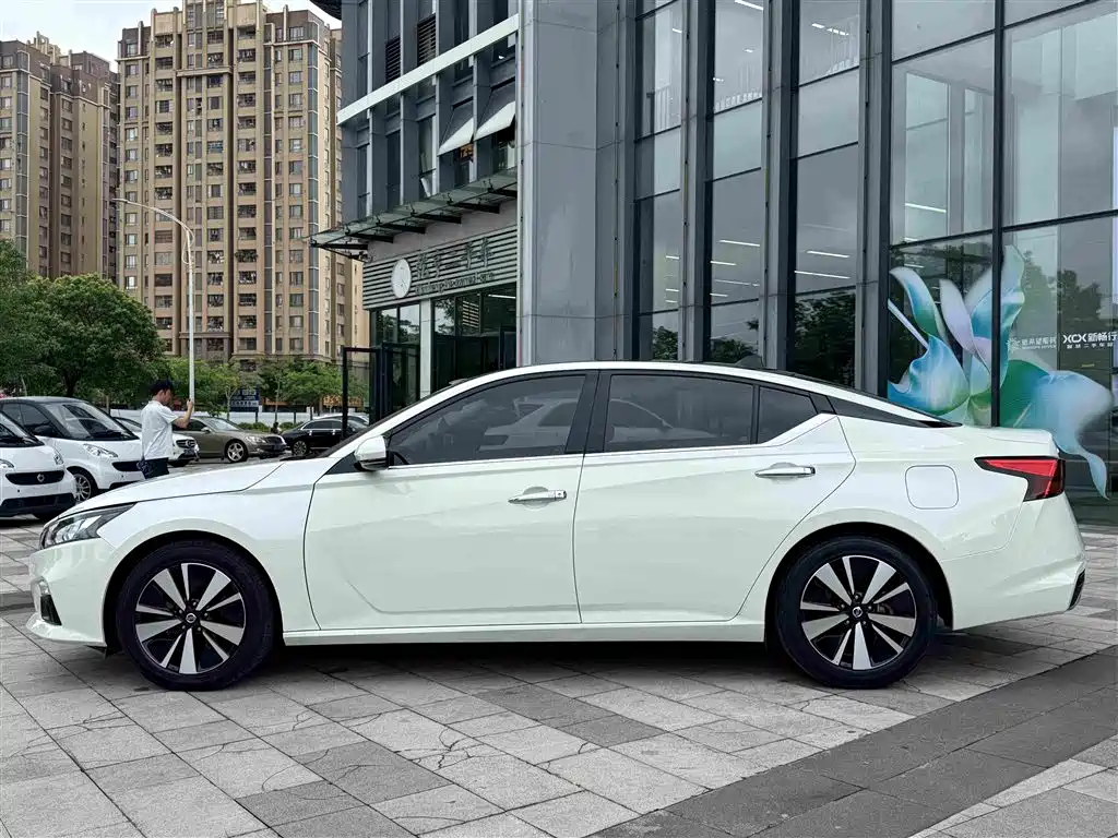 Nissan Teana 2022 — фото 3