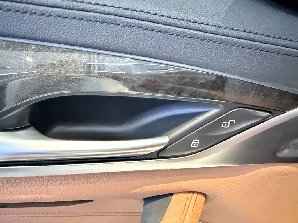 BMW 5 Series 2018 — фото 17
