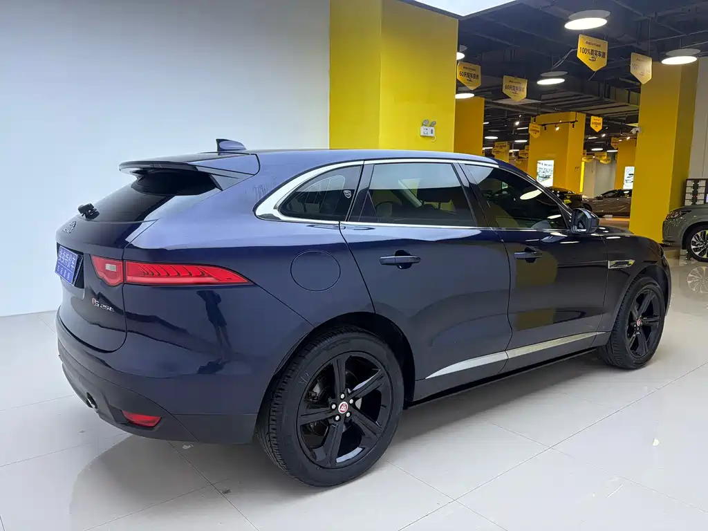 Jaguar F-PACE 2016 — фото 9