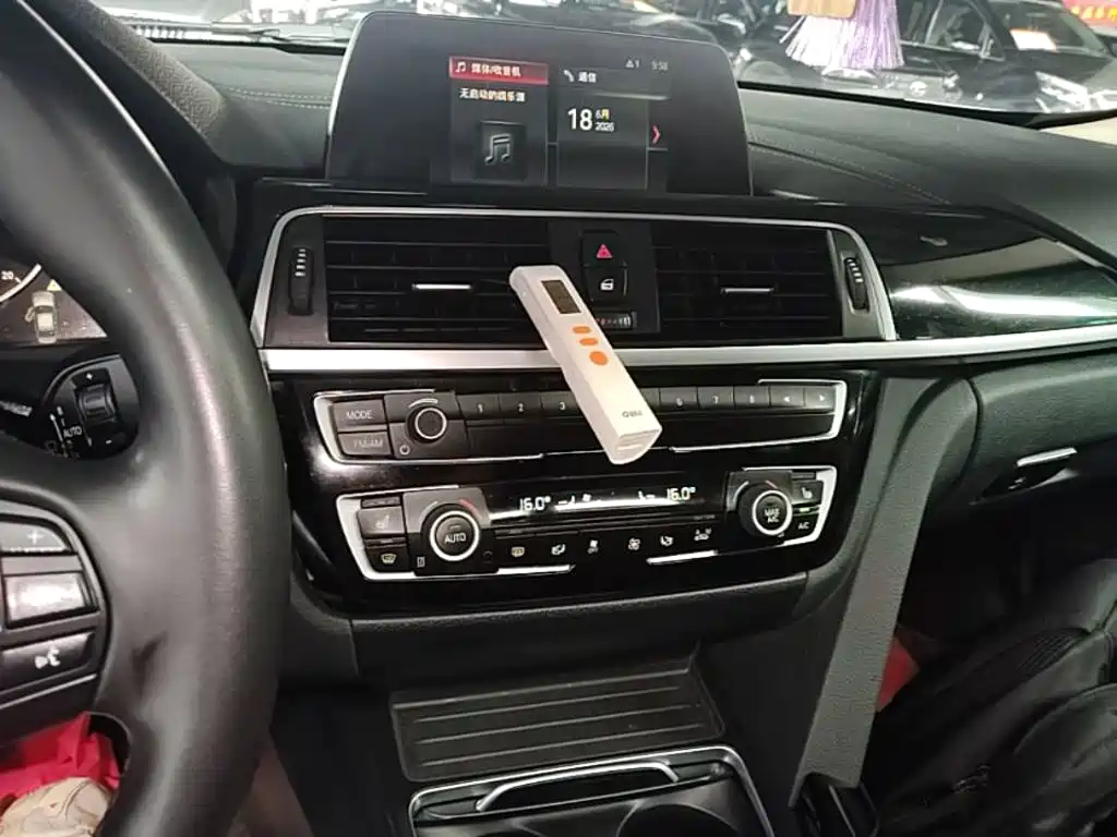 BMW 3 Series 2018 — фото 13